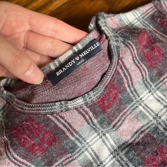 🌟2/$14🌟 Brandy Melville plaid textured grunge cropped t-shirt - Picture 5 of 8